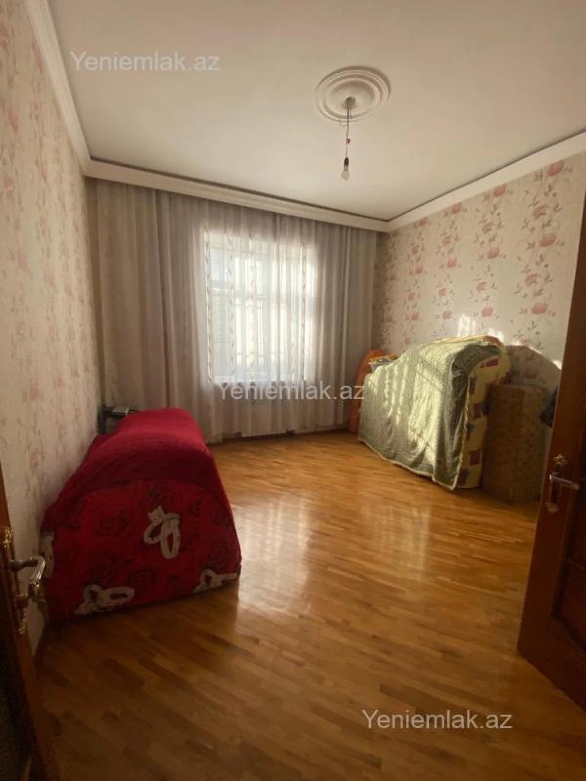 Satılır 10 otaqlı həyət evi 1348 m²