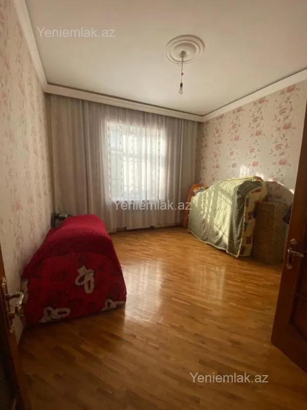 Satılır 10 otaqlı həyət evi 1348 m²