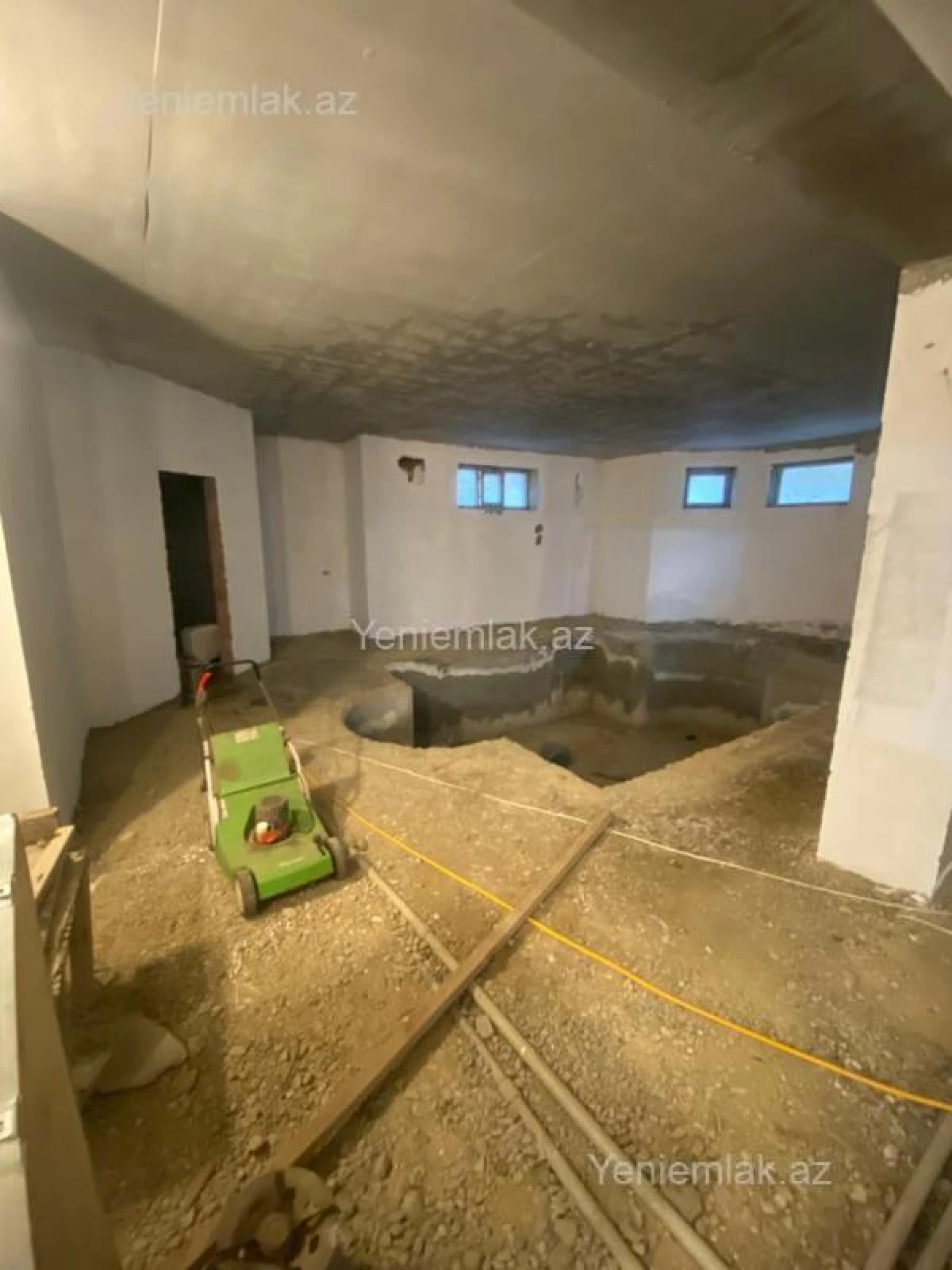 Satılır 10 otaqlı həyət evi 1348 m²