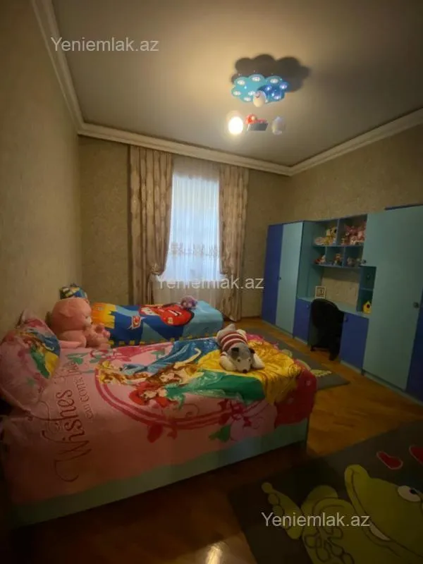 Satılır 10 otaqlı həyət evi 1348 m²