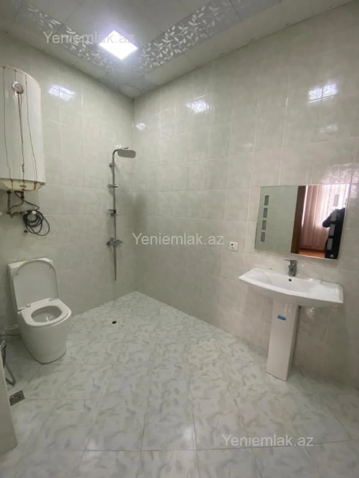Satılır 10 otaqlı həyət evi 1348 m²