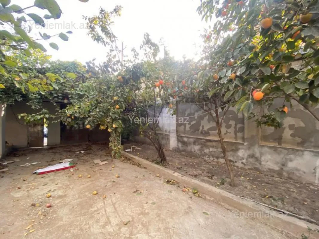 Satılır 10 otaqlı həyət evi 1348 m²