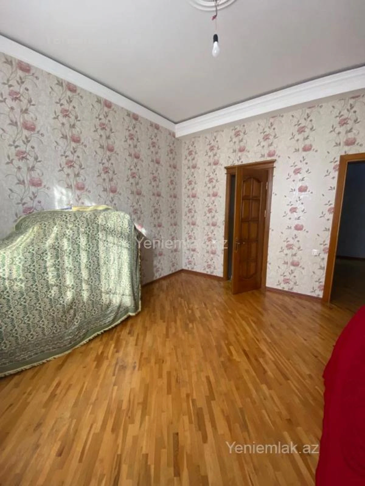 Satılır 10 otaqlı həyət evi 1348 m²