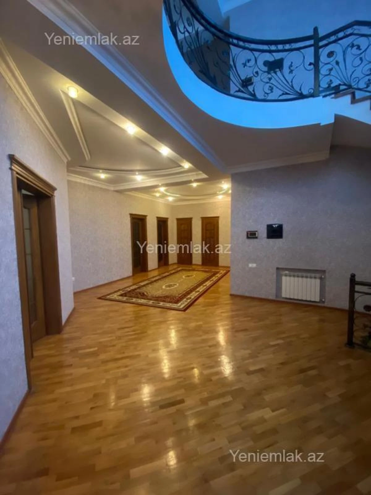Satılır 10 otaqlı həyət evi 1348 m²