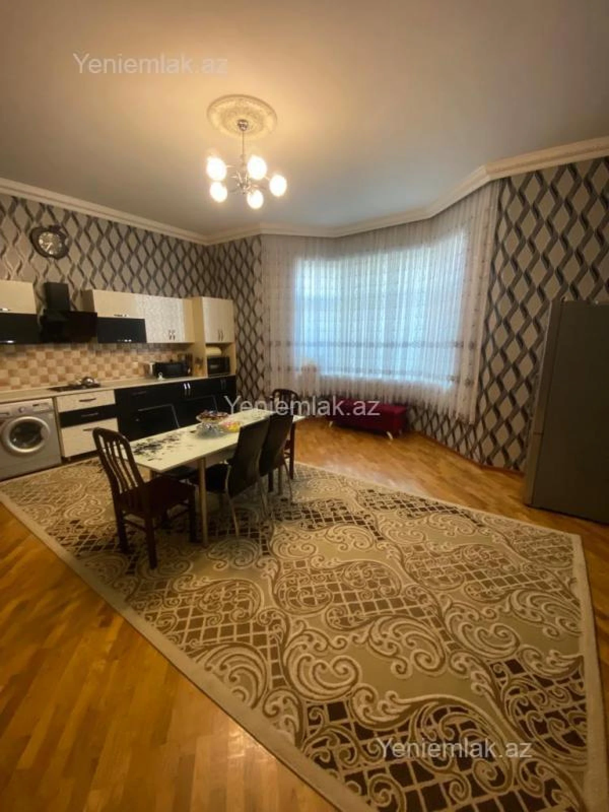 Satılır 10 otaqlı həyət evi 1348 m²