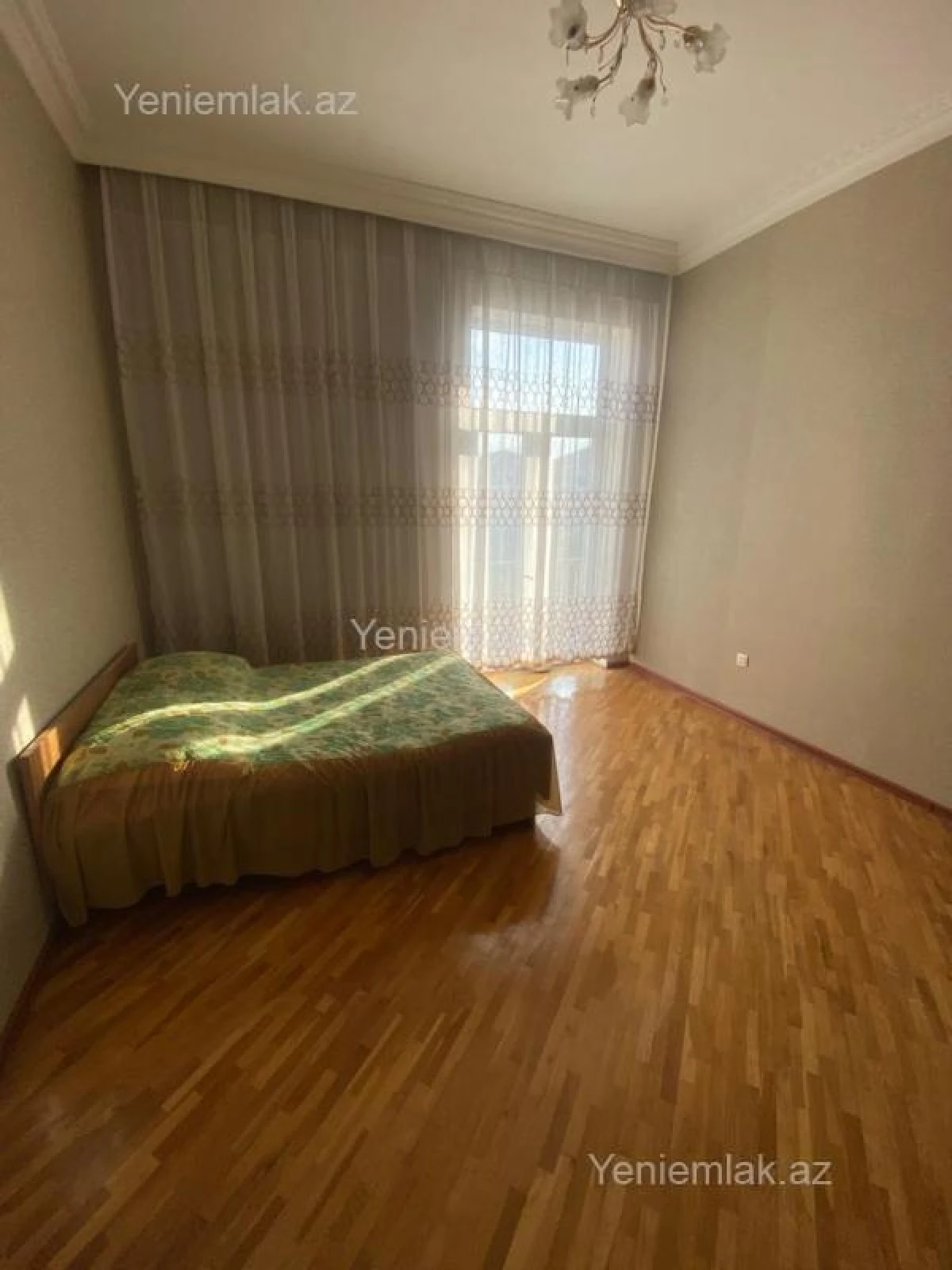 Satılır 10 otaqlı həyət evi 1348 m²