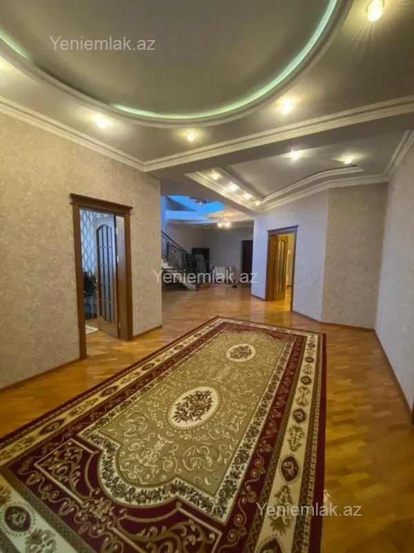 Satılır 10 otaqlı həyət evi 1348 m²