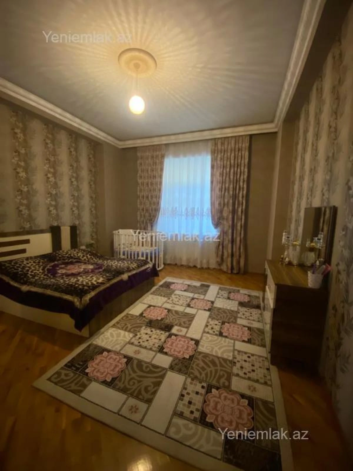 Satılır 10 otaqlı həyət evi 1348 m²