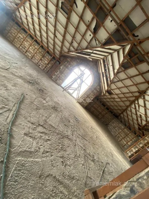 Satılır 10 otaqlı həyət evi 1348 m²