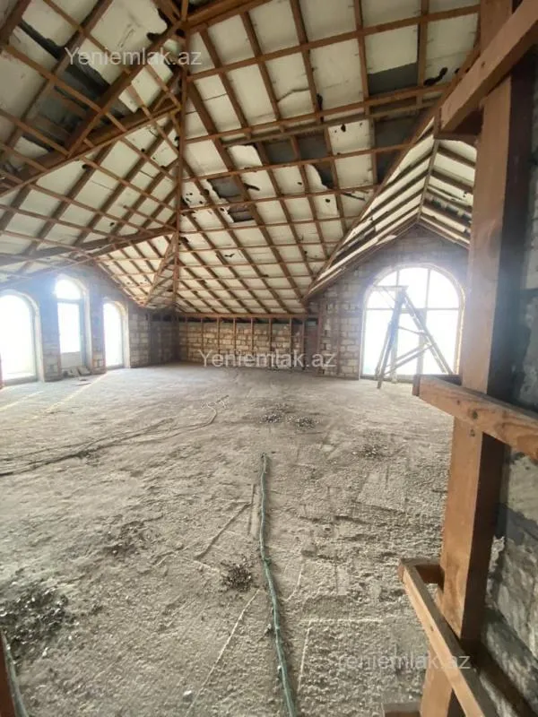 Satılır 10 otaqlı həyət evi 1348 m²