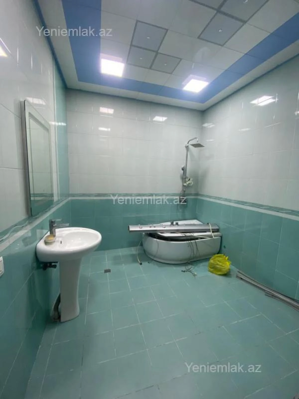 Satılır 10 otaqlı həyət evi 1348 m²