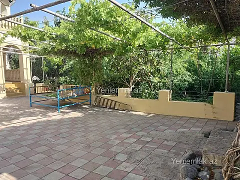 Satılır 5 otaqlı həyət evi 250 m²
