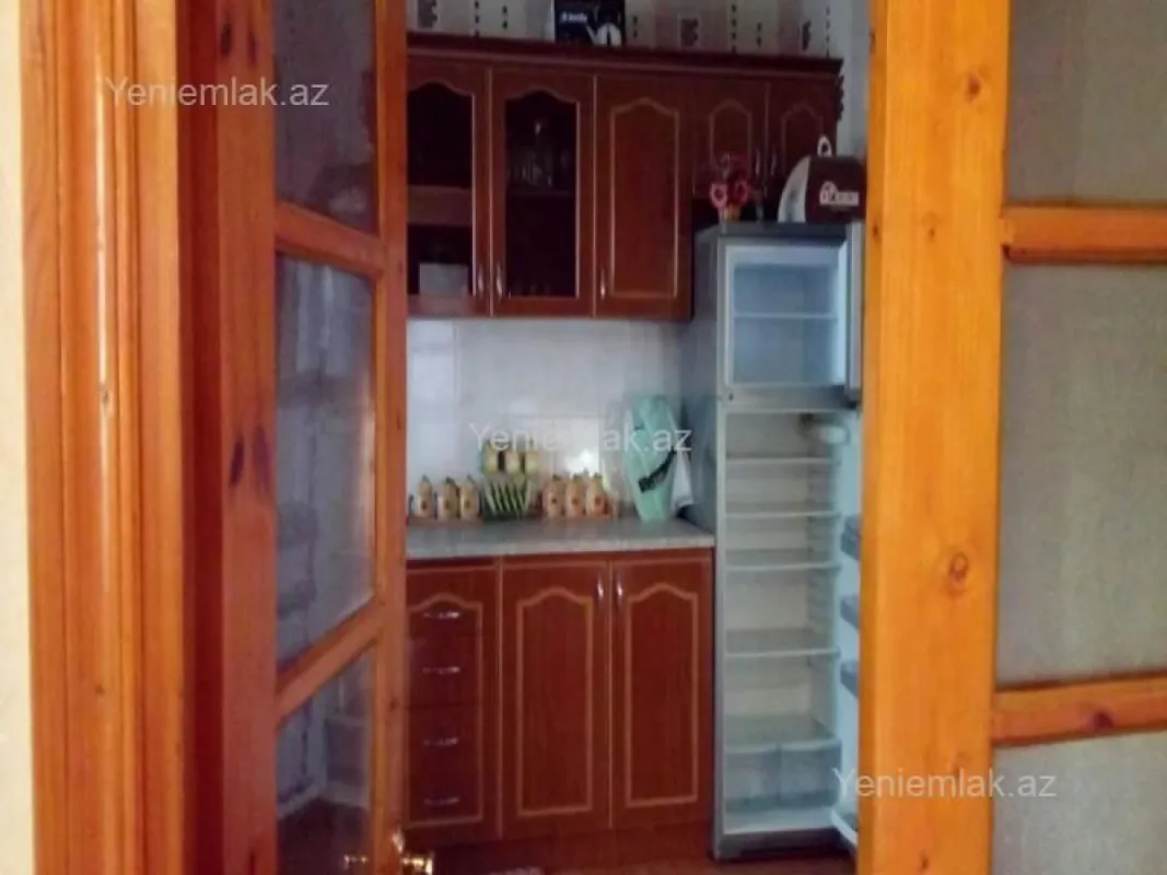 Satılır 5 otaqlı həyət evi 250 m²