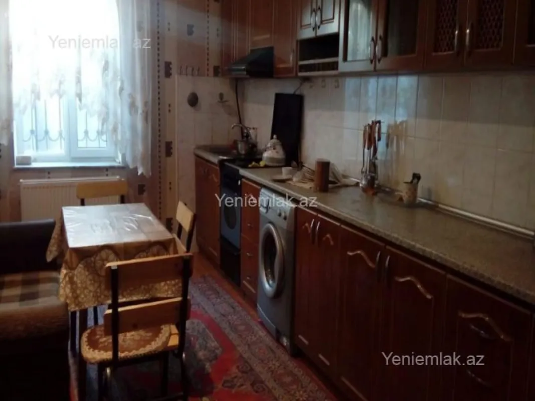 Satılır 5 otaqlı həyət evi 250 m²