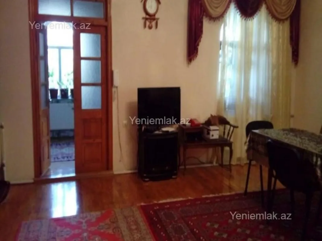 Satılır 5 otaqlı həyət evi 250 m²