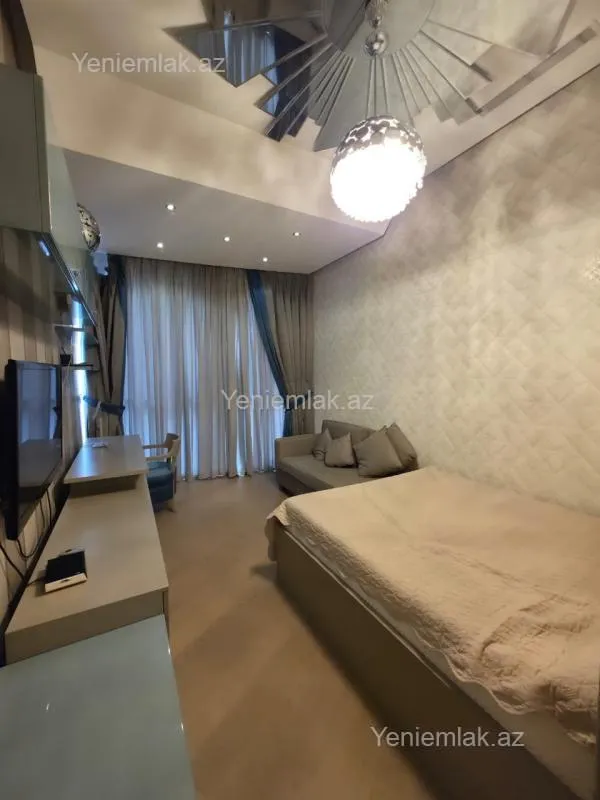 Satılır 4 otaqlı yeni tikili 240 m²
