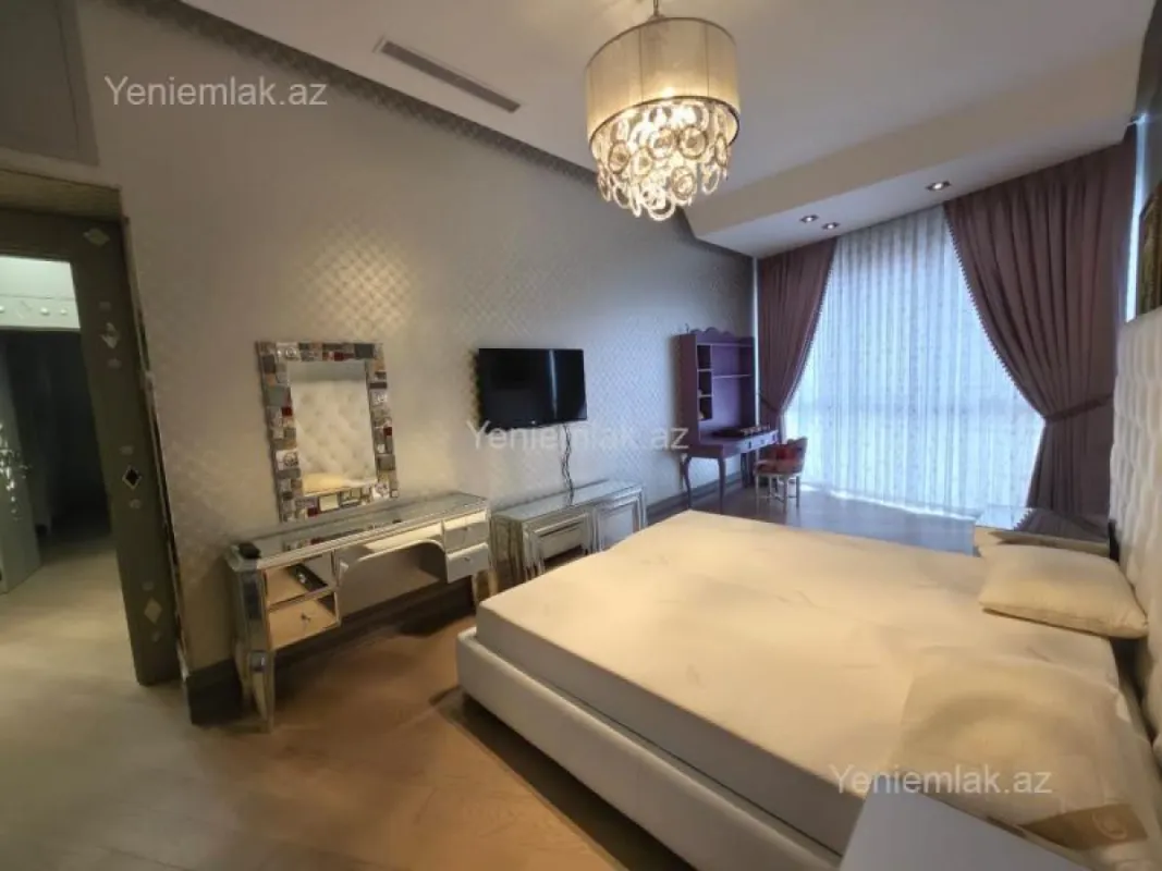 Satılır 4 otaqlı yeni tikili 240 m²