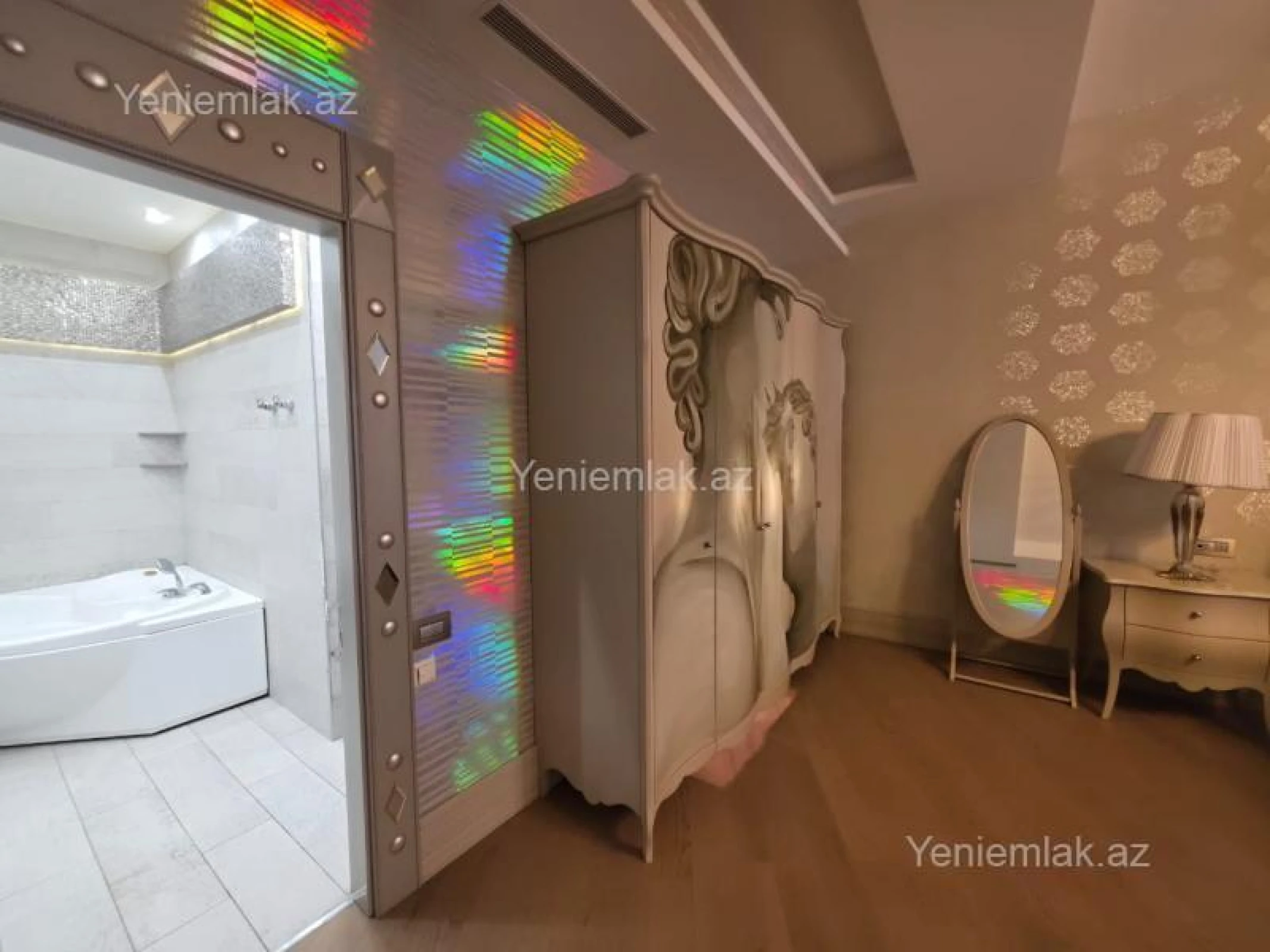 Satılır 4 otaqlı yeni tikili 240 m²