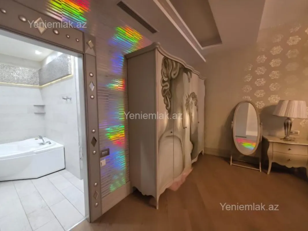 Satılır 4 otaqlı yeni tikili 240 m²