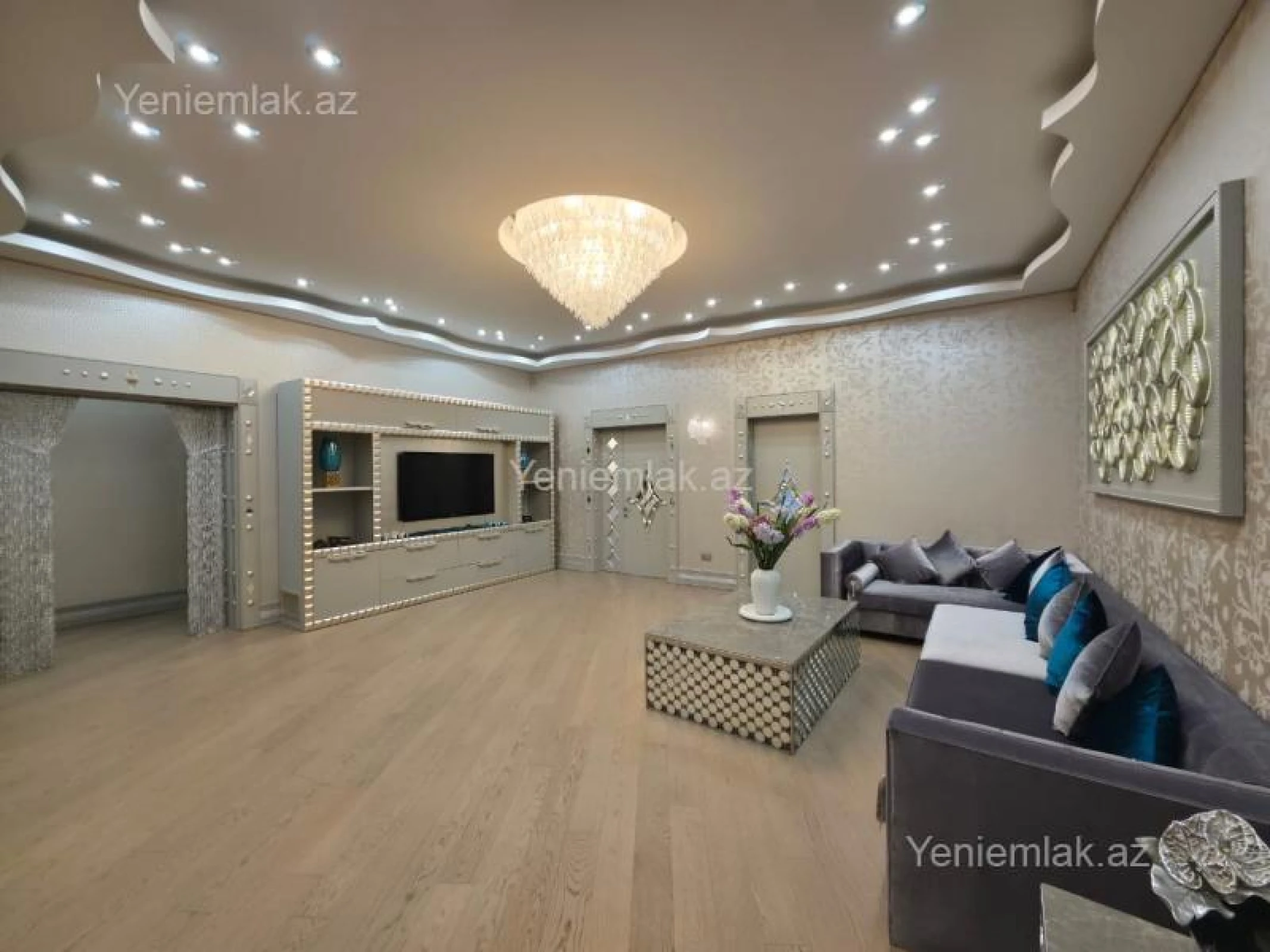 Satılır 4 otaqlı yeni tikili 240 m²