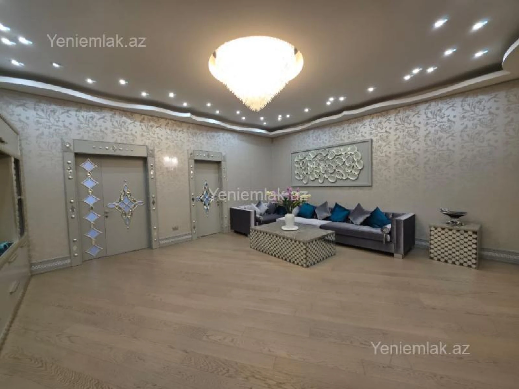 Satılır 4 otaqlı yeni tikili 240 m²