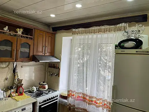 Satılır 2 otaqlı köhnə tikili 50 m²