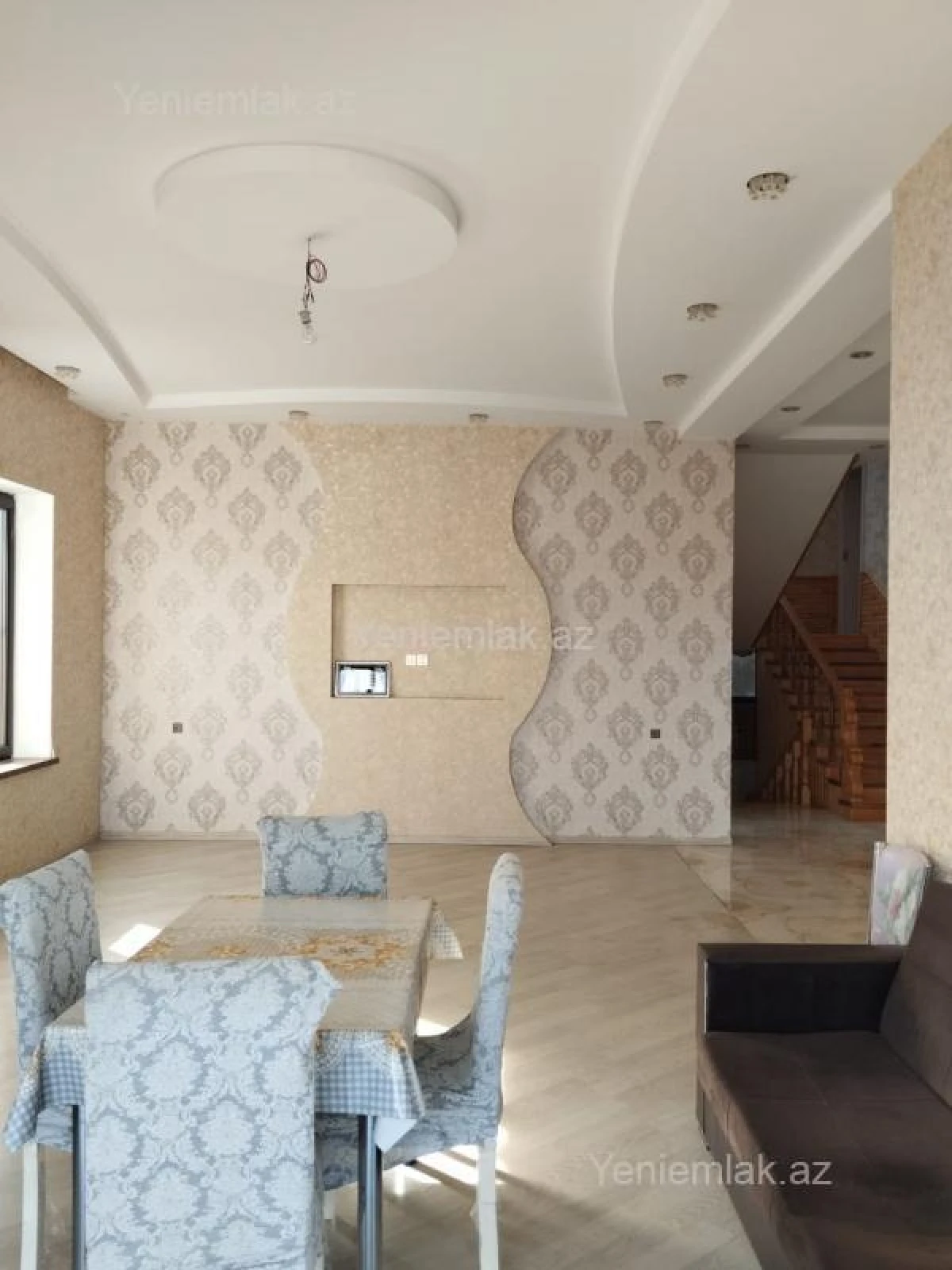 Satılır 11 otaqlı həyət evi 600 m²