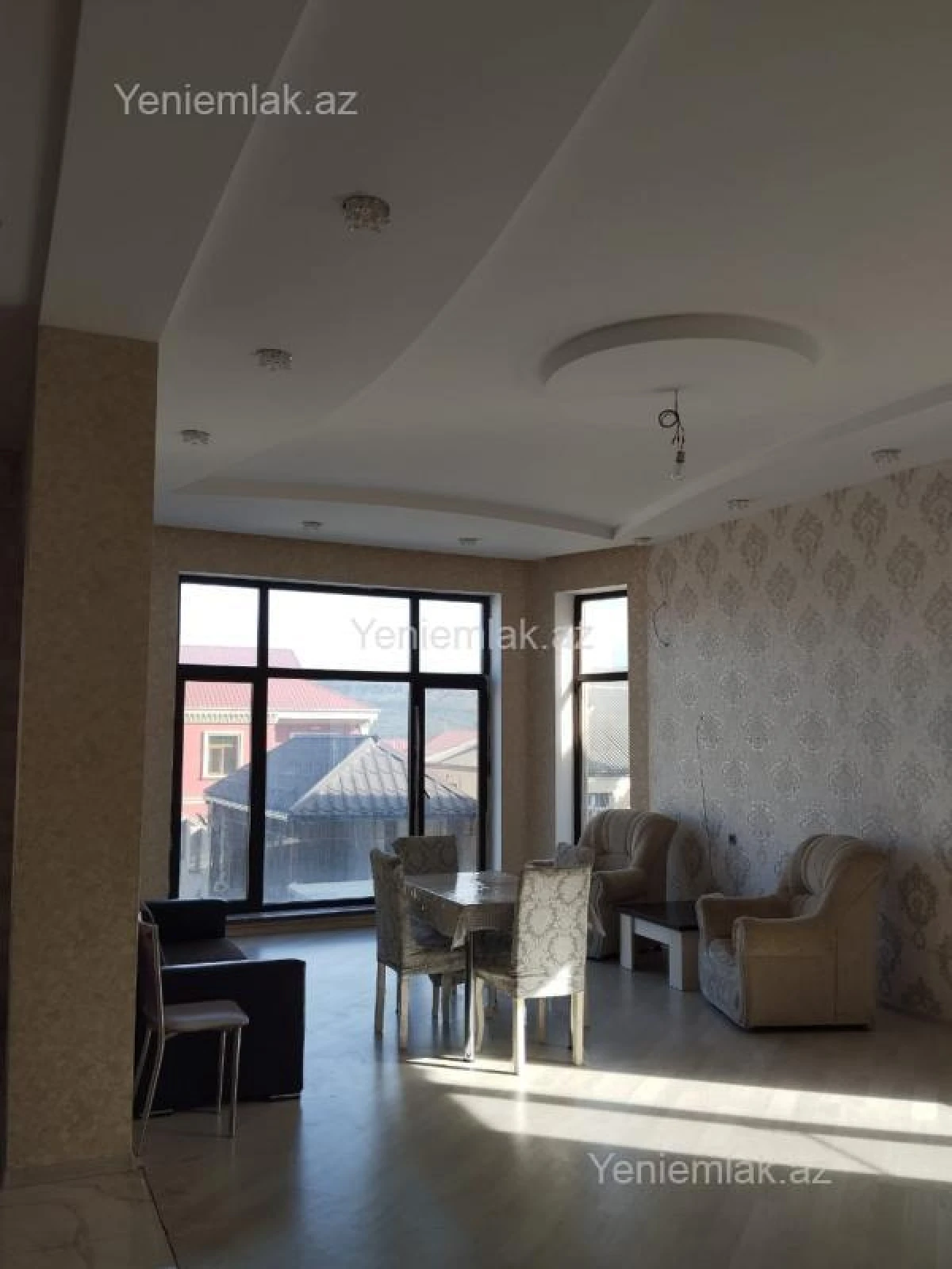 Satılır 11 otaqlı həyət evi 600 m²