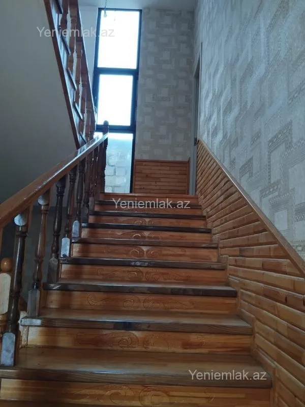 Satılır 11 otaqlı həyət evi 600 m²