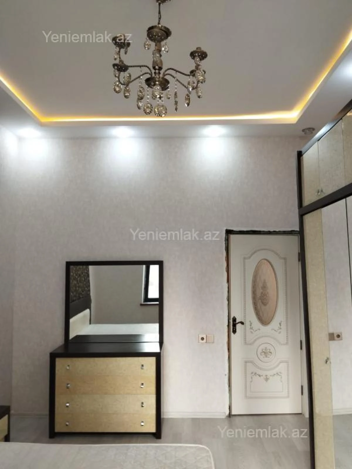 Satılır 11 otaqlı həyət evi 600 m²