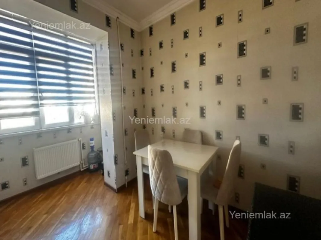 Satılır 3 otaqlı köhnə tikili 80 m²