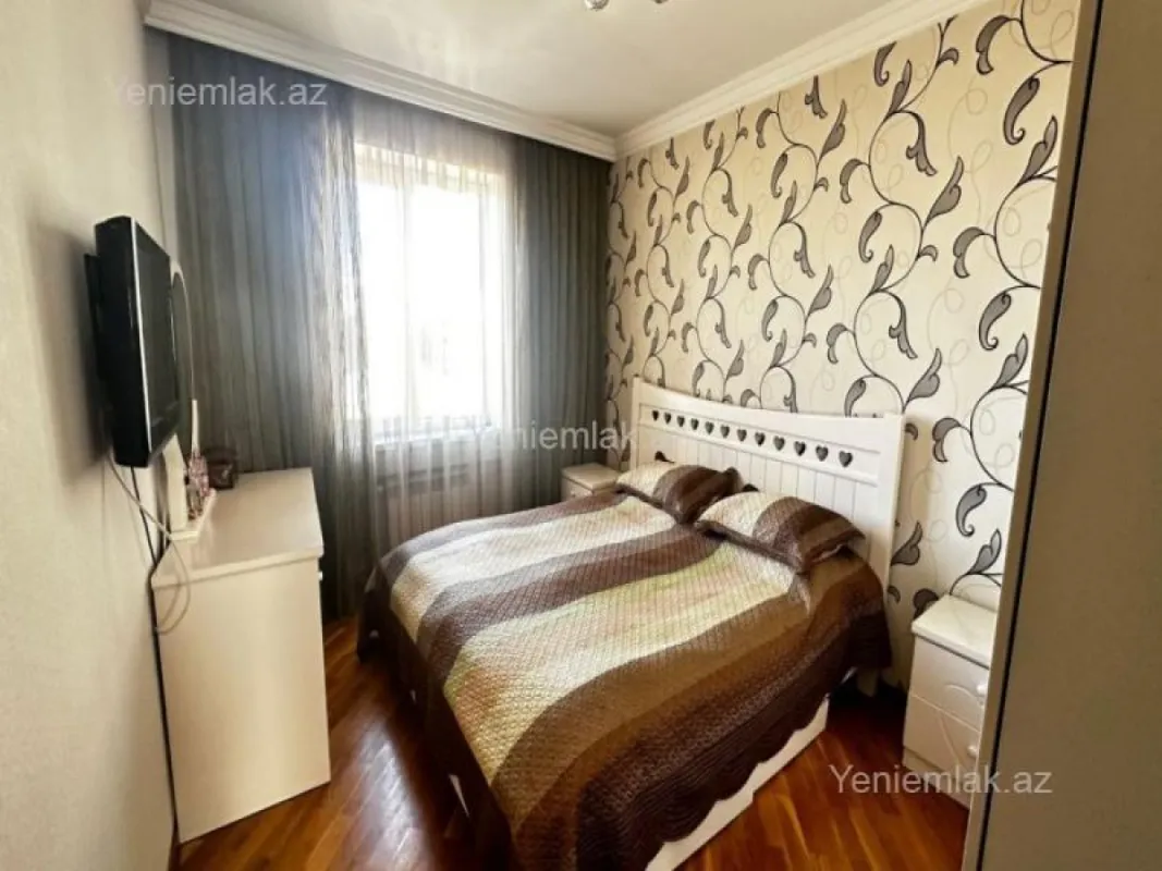 Satılır 3 otaqlı köhnə tikili 80 m²