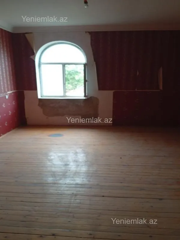 Satılır 9 otaqlı həyət evi 333 m²