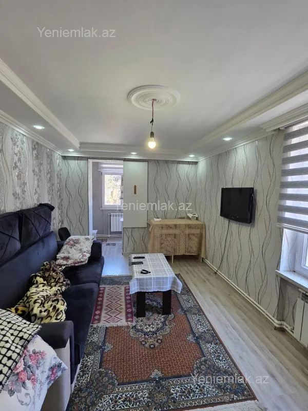 Satılır 1 otaqlı köhnə tikili 36 m²