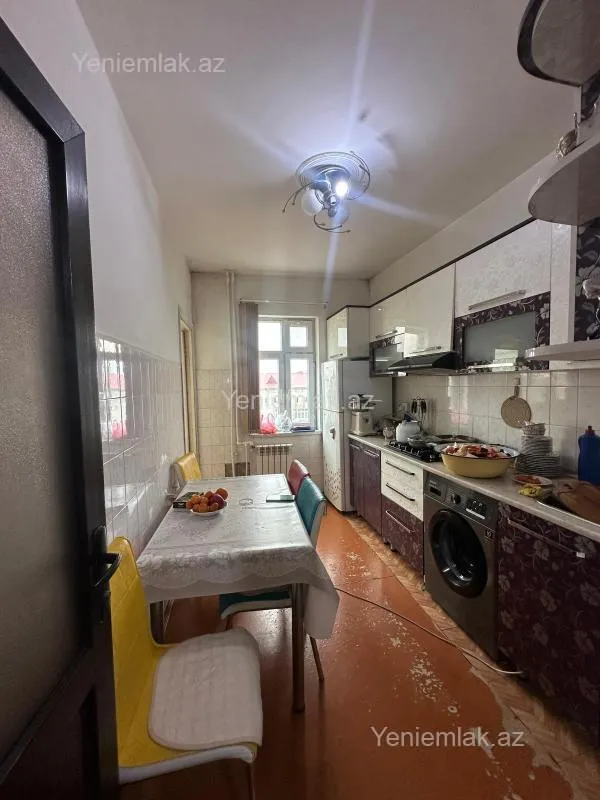 Satılır 2 otaqlı köhnə tikili 55 m²