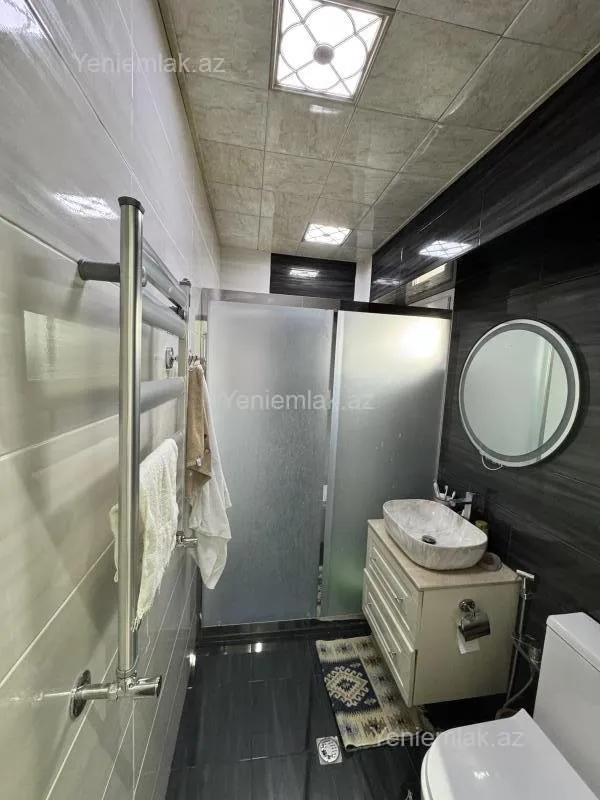 Satılır 6 otaqlı həyət evi 200 m²