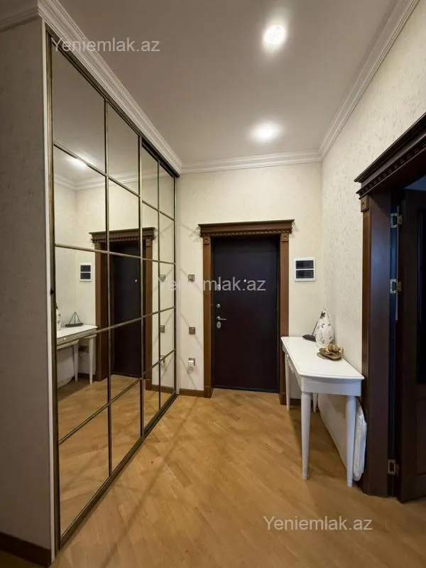 Satılır 3 otaqlı yeni tikili 105.5 m²