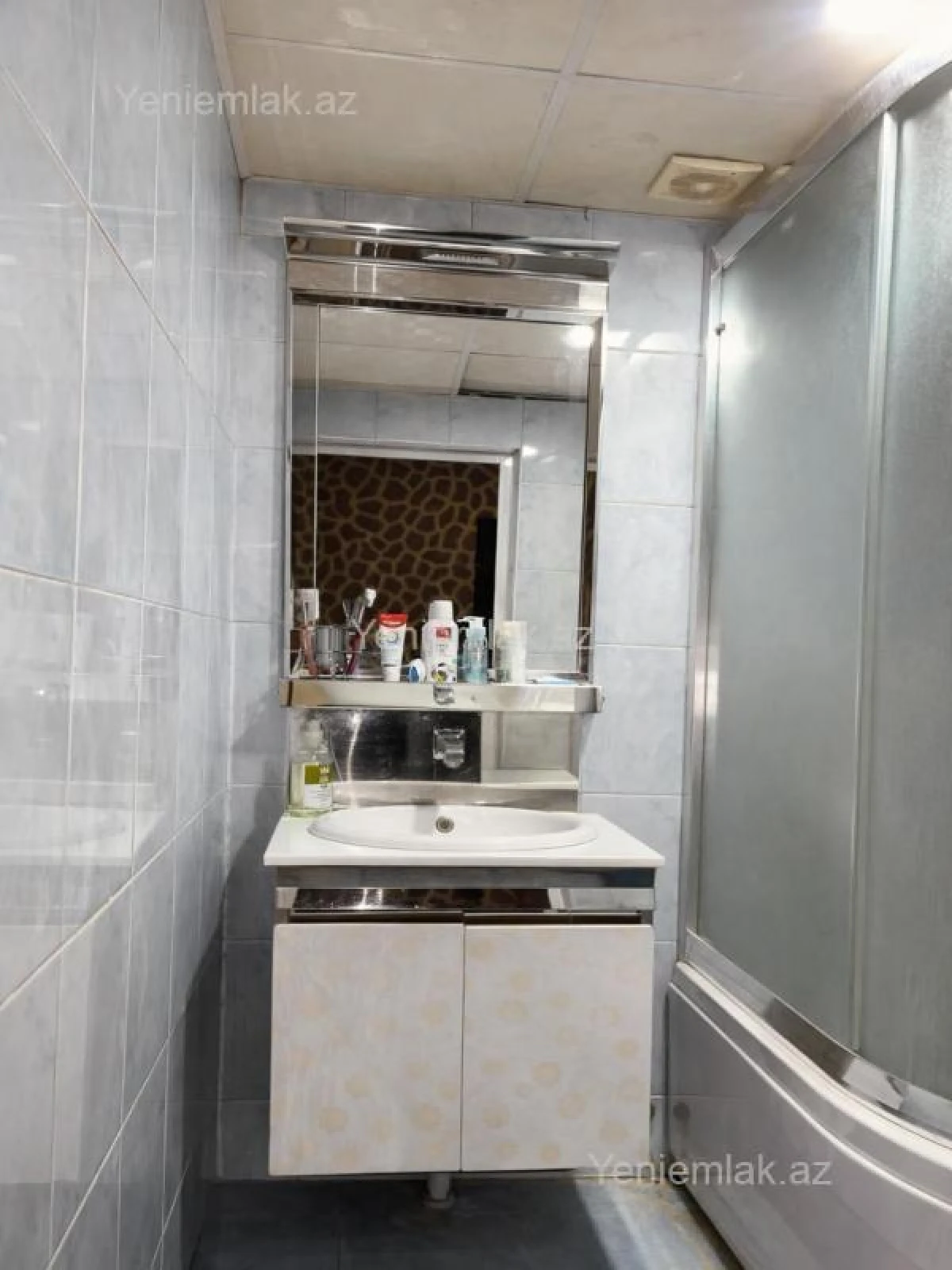 Satılır 2 otaqlı köhnə tikili 70 m²