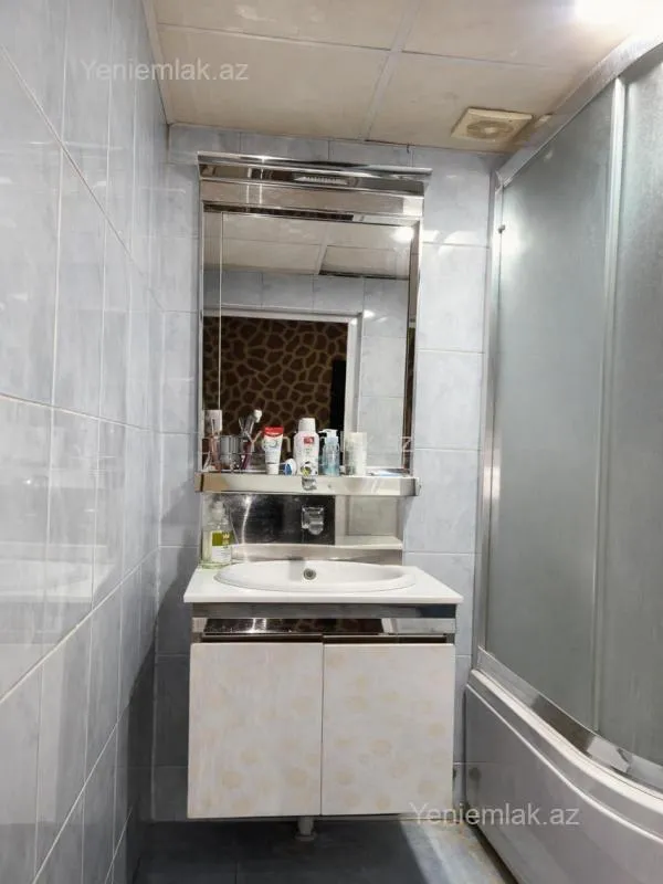 Satılır 2 otaqlı köhnə tikili 70 m²
