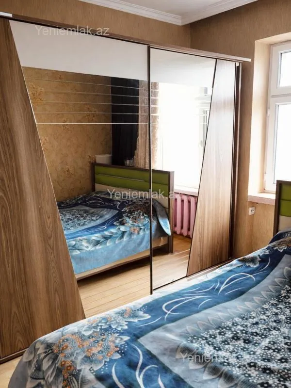 Satılır 2 otaqlı köhnə tikili 70 m²