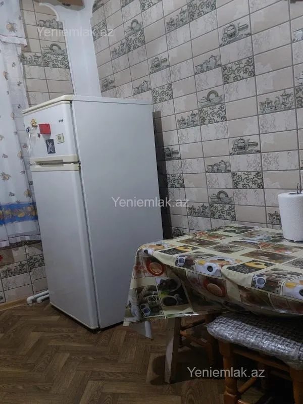 Satılır 2 otaqlı köhnə tikili 60 m²