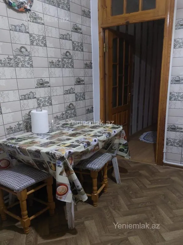 Satılır 2 otaqlı köhnə tikili 60 m²
