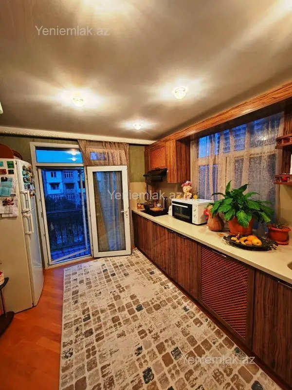 Satılır 2 otaqlı köhnə tikili 61 m²