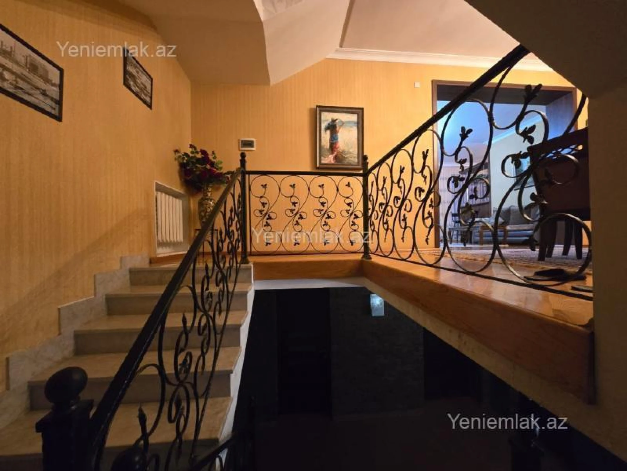 Satılır 6 otaqlı həyət evi 600 m²