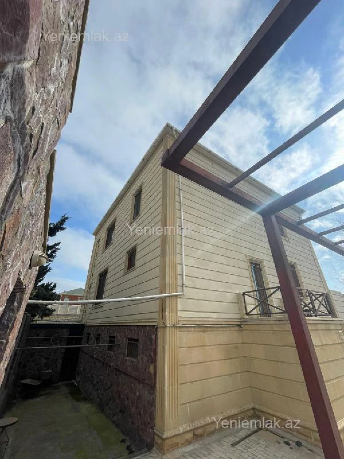 Satılır 6 otaqlı həyət evi 600 m²