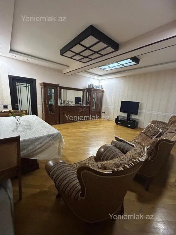 Satılır 3 otaqlı yeni tikili 125 m²