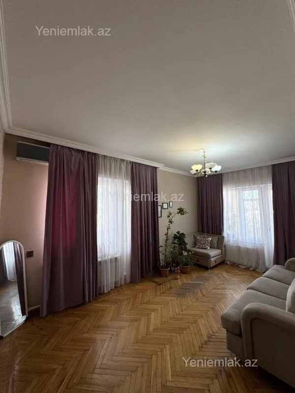 Satılır 3 otaqlı köhnə tikili 90 m²
