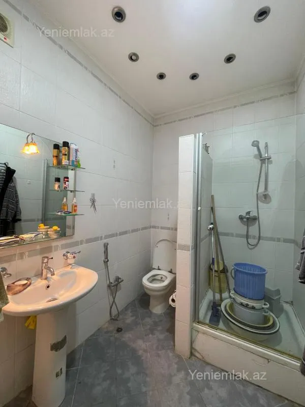 Satılır 4 otaqlı yeni tikili 180 m²