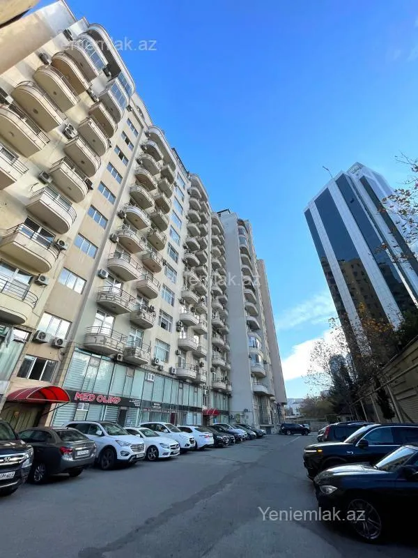 Satılır 4 otaqlı yeni tikili 180 m²