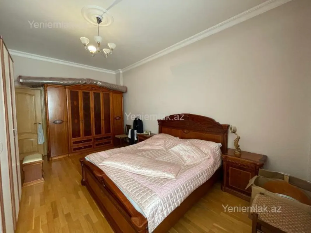 Satılır 4 otaqlı yeni tikili 180 m²